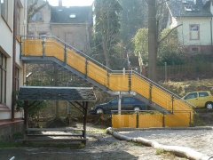 Kindertagesstätte - Fertigung und Montage der Treppe mit Geländer
