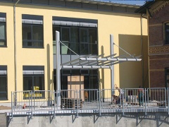 Fertigung und Montage einer Vordachkonstruktion, Geländer